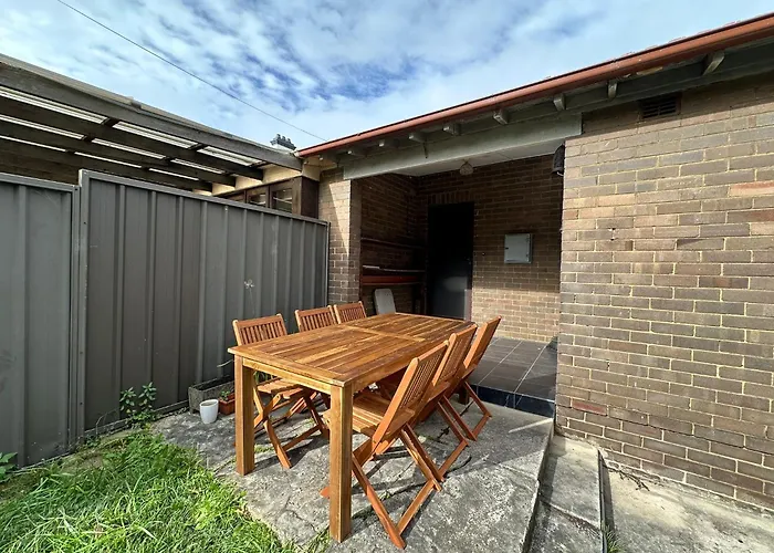 Charming 3 Bedroom On The Edge Of Downtown Glebe